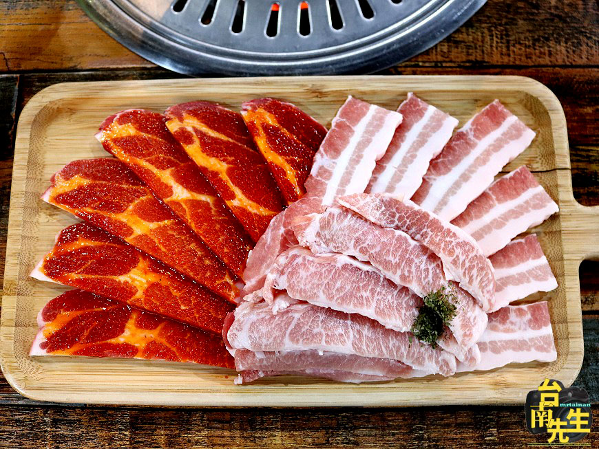台南韓式烤肉／炭火燒烤就是特別香／韓國人開店口味正統道地／傳統韓國醬料／台灣溫體豬肉／免費招待小菜／不收服務費