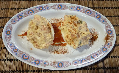 huevos rellenos de salmón ahumado y atún