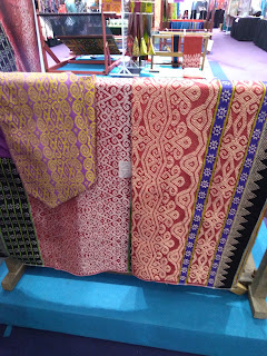 mall suria sabah suriasabah borneo membeli belah kota kinabalu KK sabah malaysia kraf tekstil kain adat destar dastar tanjak kadasan dusun dayak tenun songket sarawak pua kumbu ringgit mall suria sabah suriasabah borneo membeli belah kota kinabalu KK sabah malaysia kraf tekstil kain adat destar dastar tanjak kadasan dusun dayak tenun songket sarawak pua kumbu ringgit