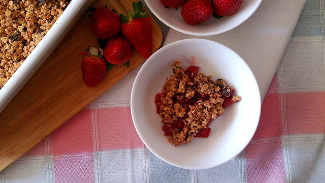 Crumble De Fresas Y Moras Con Avena Y Almendras 
