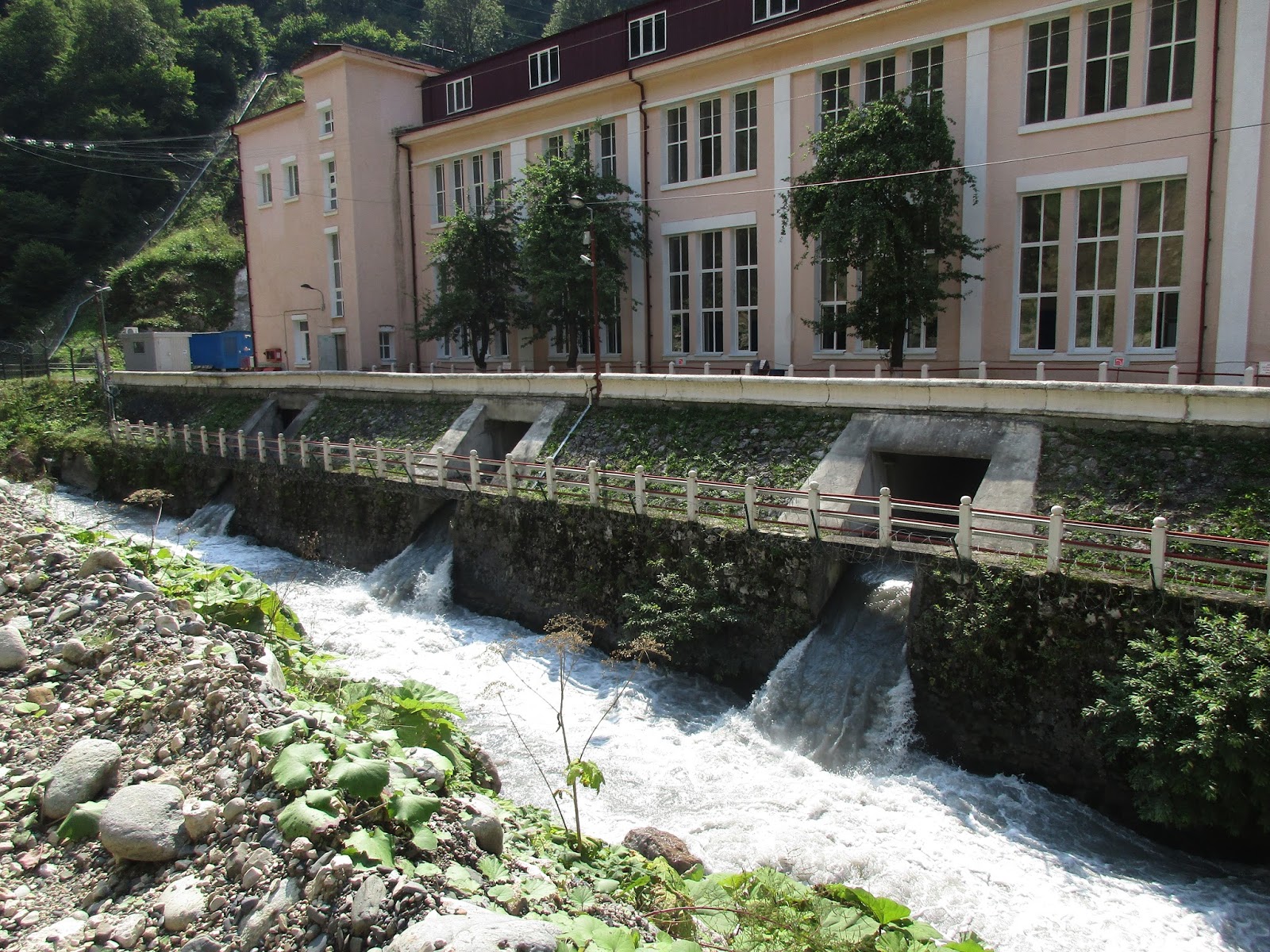 Школа в горах