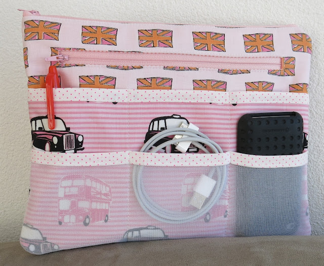 Purse organiser - S.O.T.A.K Handmade pattern -  British Invasion from Riley Blake Designs - Girly London theme pouch