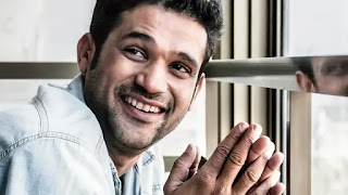 sohum shah sohum shah is inspired by kangana ranaut to do meditation