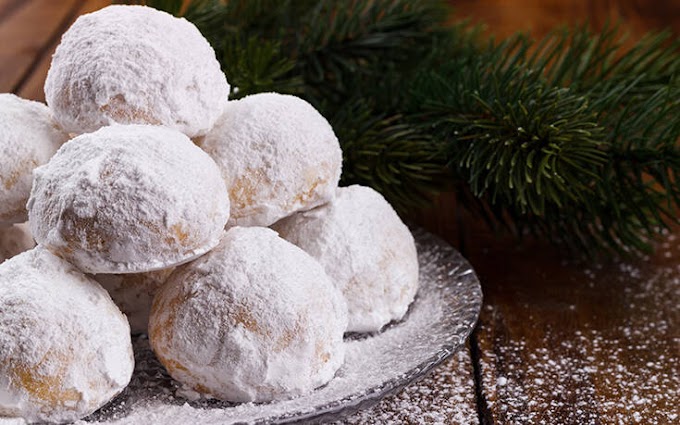 Παραδοσιακοί κουραμπιέδες - Συνταγή για το δημοφιλές γλυκό των Χριστουγέννων