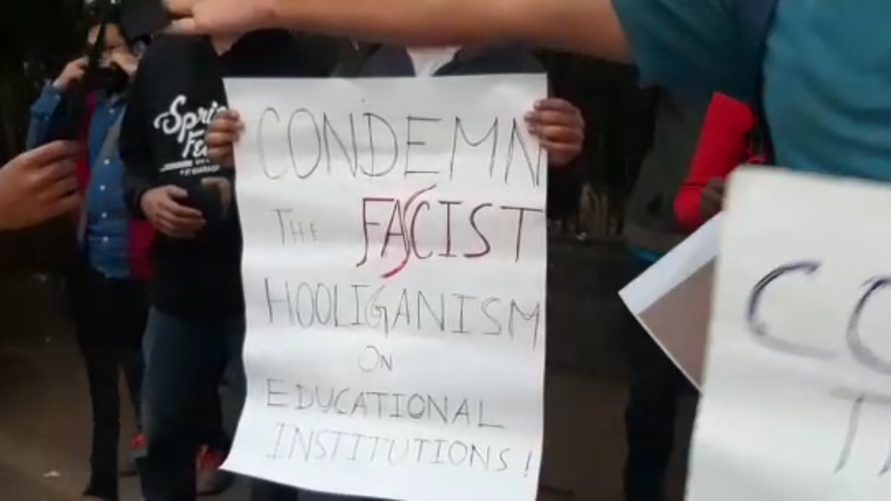 দাঙ্গার পোষাক হল মোদী কোট, প্রতিবাদে নেমে জানালেন আইআইটির গবেষক ছাত্ররা 2 দাঙ্গার পোষাক হল মোদী কোট, প্রতিবাদে নেমে জানালেন আইআইটির গবেষক ছাত্ররা