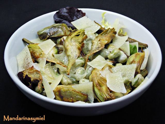 Ensalada Templada De Alcachofas, Habitas Y Queso
