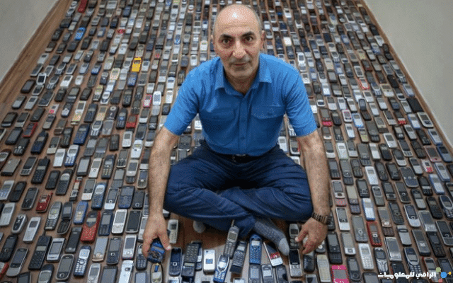 رجل تركي يُجمّع الهواتف المحمولة لمدّة 20 عام
