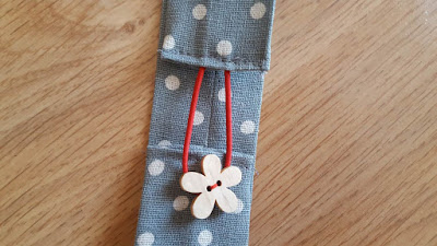 DIY self-adjusting fabric bookmarks DIY self-adjusting fabric bookmarks
