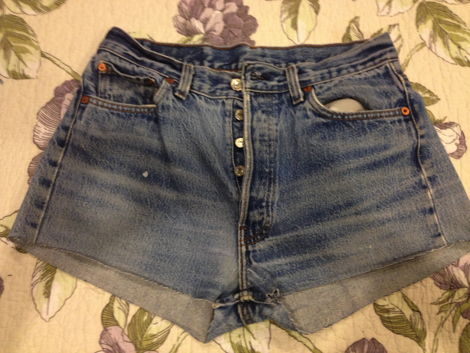 The doctor is in...: DIY High Waisted Jean Shorts