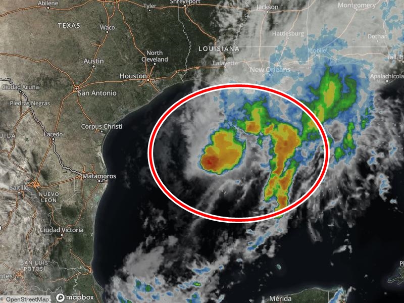 La tormenta tropical "Beta" aumenta su fuerza en el Golfo de México