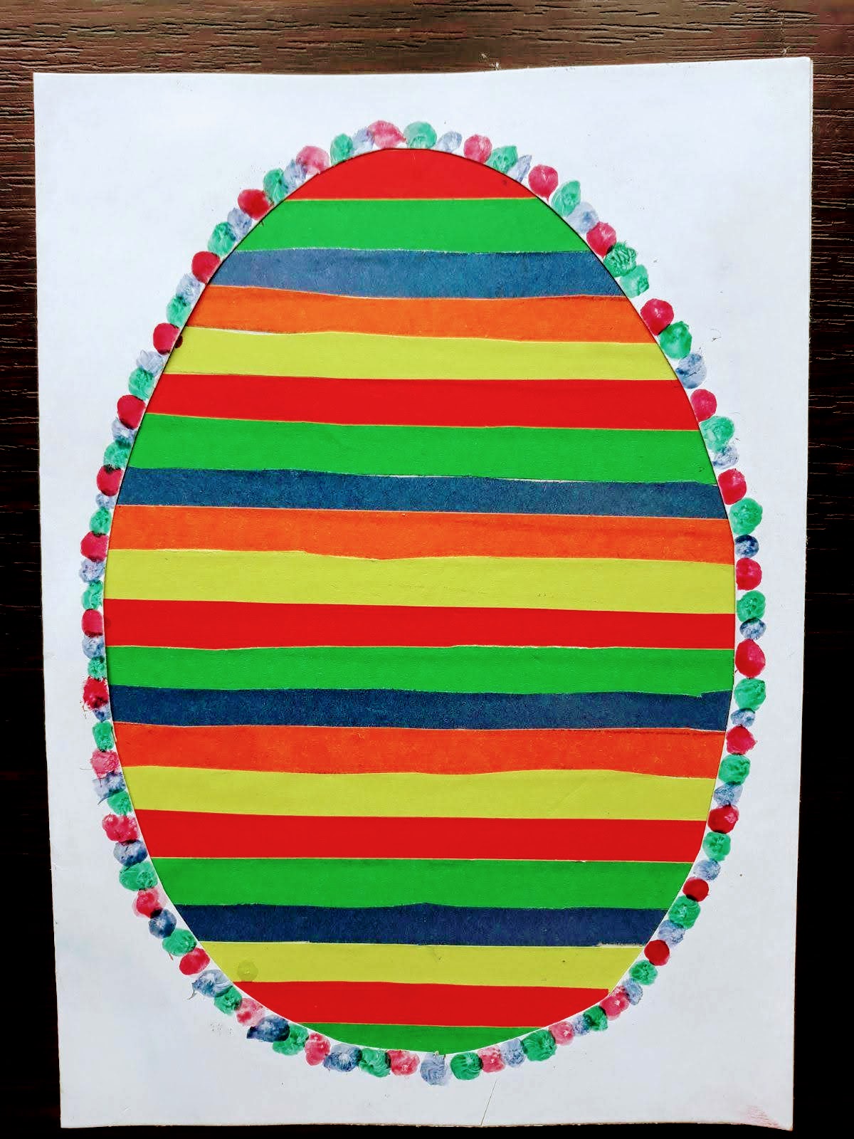 Аппликации из цветной бумаги средняя группа. Аппликация пасхальное яйцо. Аппликация пасхальное яйц. Аппликация из цветных полосок. Пасхальное яйцо на картоне.
