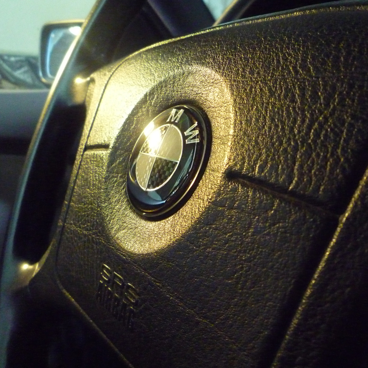 Su's Monkey Project Replacing steering wheel badge