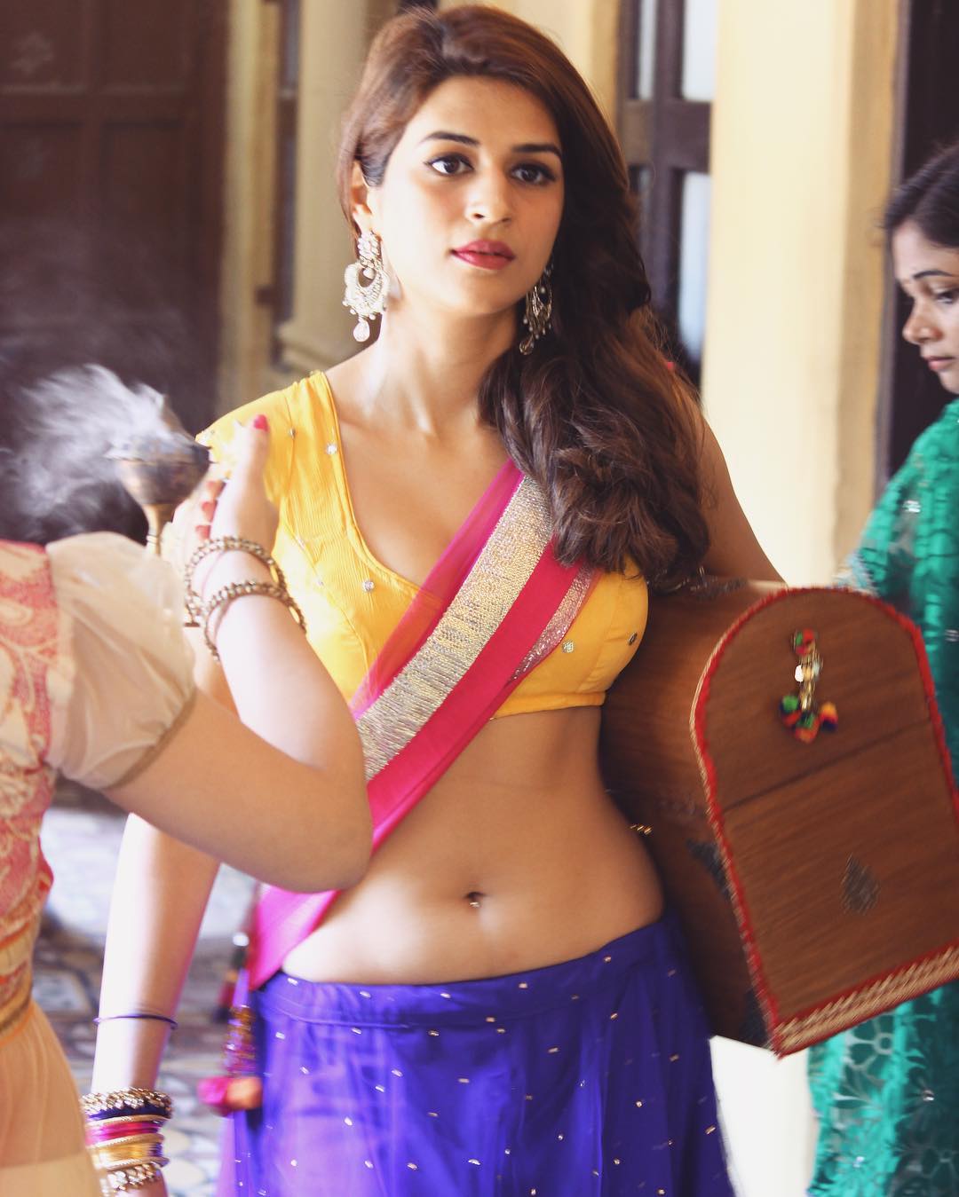 Shraddha Das Showing Her Hot Curves Saree Photoshoot Telugu Cinema Samacharam 