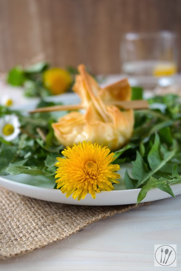 sia´s soulfood foodblog: Löwenzahnsalat mit Ziegenkäse-Filo-Päckchen