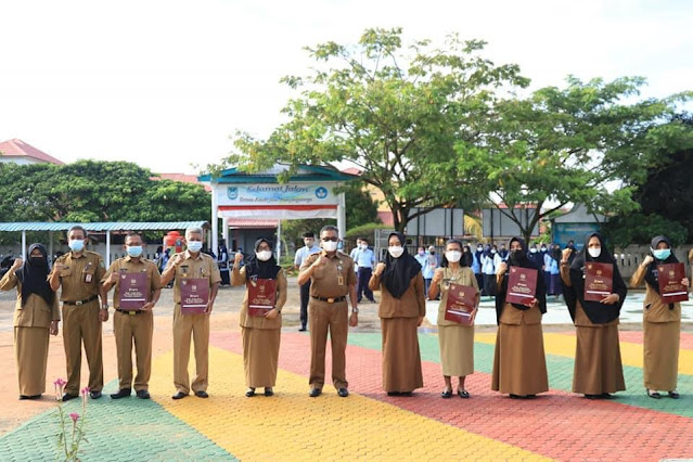 Sebanyak 164 Guru Menerima Penghargaan Satya Lencana Karya Satya