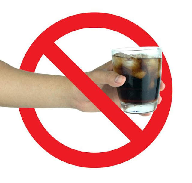 أضرار تناول المياه الغازية بكثرة