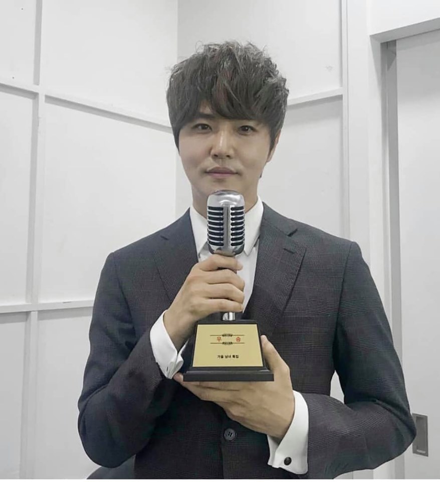 Go, go, go, Jung Dong Ha !: Dong Ha wins 15th trophy on Immortal Song 2