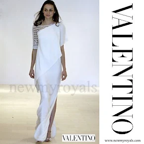 Crown Princess Mette-Marit Style Valentino Resort 2008 Draped Embroidered Shoulder White Gown