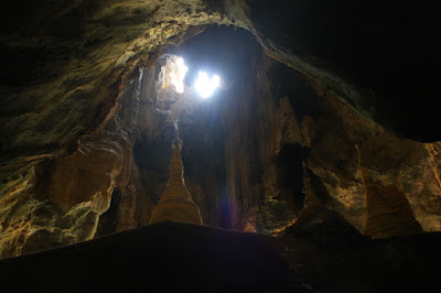 Οι σπηλιές Saddar της Μιανμάρ που είναι γεμάτες με αγάλματα, βραχώδεις σχηματισμούς και μια έρημη λιμνοθάλασσα  
