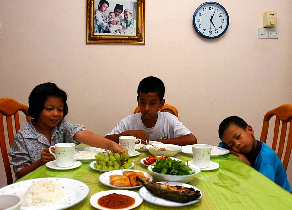 Sahur Bukan Hanya Sebagai Persiapan Puasa, Ini Berkah yang Mungkin Tak Kau Sadari! Sahur Bukan Hanya Sebagai Persiapan Puasa, Ini Berkah yang Mungkin Tak Kau Sadari!