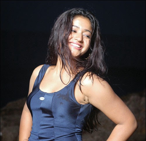 South Indian Hostel Girl Poonam Bajwa Unseen Private Beach Stills Exposing Deep Cleavage Black