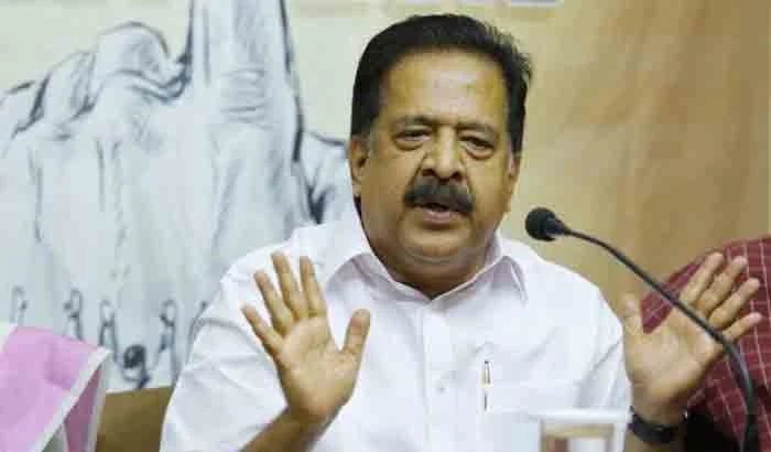 I know who has the fifth iPhone, opposition leader Ramesh Chennithala comes up with new revelation, Kottayam, News, Politics, Ramesh Chennithala, Allegation, Mobile Phone, Chief Minister, Kerala