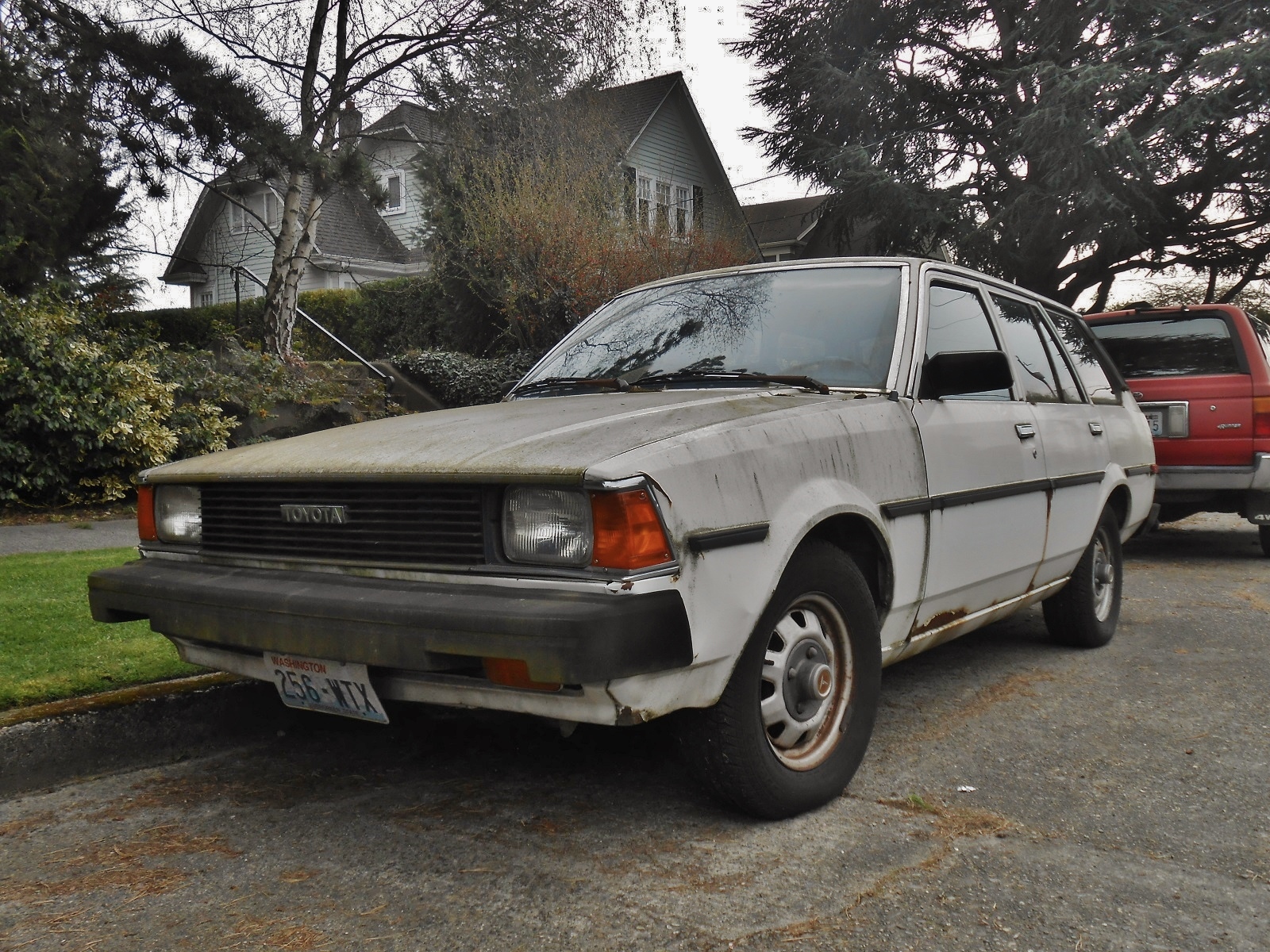 Seattle's Parked Cars: 1982 Toyota Corolla Wagon