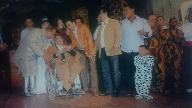 الفنان عم محمد أثناء مشهد تمثيلي الفنان عم محمد أثناء مشهد تمثيلي