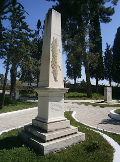 το μνημείο του Νικόλαου Στουρνάρη στον Κήπο των Ηρώων στο Μεσολόγγι