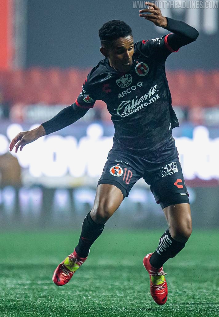 Club Tijuana Allows Players To Wear Red Boots Only 20202021 Best