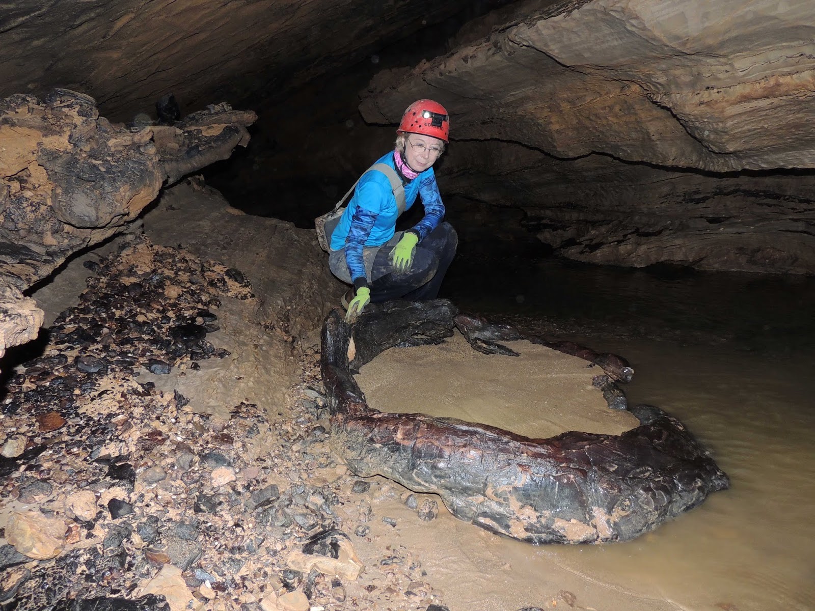 there remains a lot of graffiti in the cave much of it was put there with carbide lamps back in the 1920s to 1950s as we assessed the effort needed for there remains a lot of graffiti in the cave much of it was put there with carbide lamps back in the 1920s to 1950s as we assessed the effort needed for