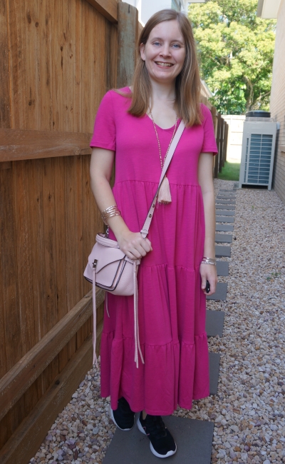 How to wear a pastel pink bag