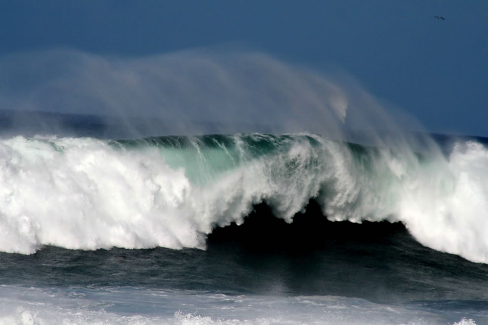 Awesome-Wave-at-Fort-Bragg-CA