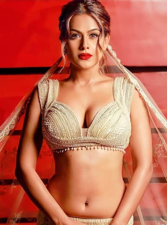 TV actress hot cleavage photos
