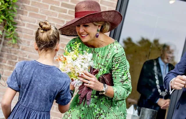 Queen Maxima wore a new floral printed pleated twill blouse and floral printed pleated twill skirt from Natan