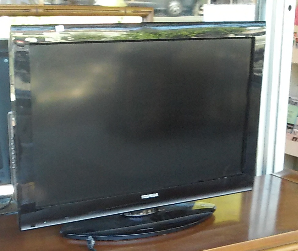 UHURU FURNITURE & COLLECTIBLES SOLD 16255 Toshiba 2011 32" 32C120U TV