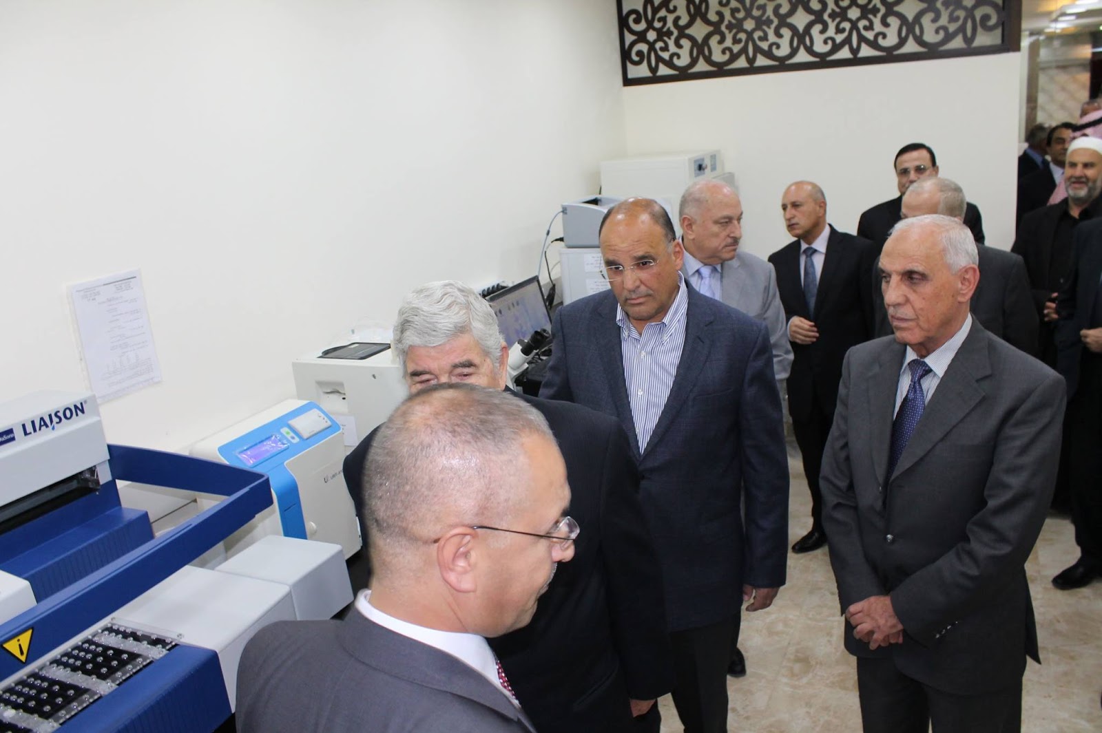 تهنئة وتبريك لمختبرات الجين الطبية GeneLab بمناسبة الافتتاح. "صور