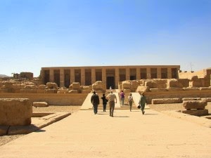 Chrám Sethiho I. a Ramesse II. v Abydu/publikováno z http://egyptologie.kvalitne.cz/