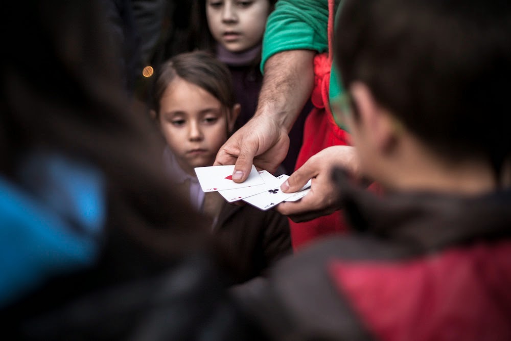 7 Simple Magic Tricks With Household Items (Watch Carefully)The