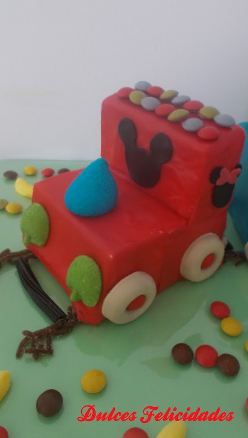 Tarta de chuches tren de Mickey Mouse
