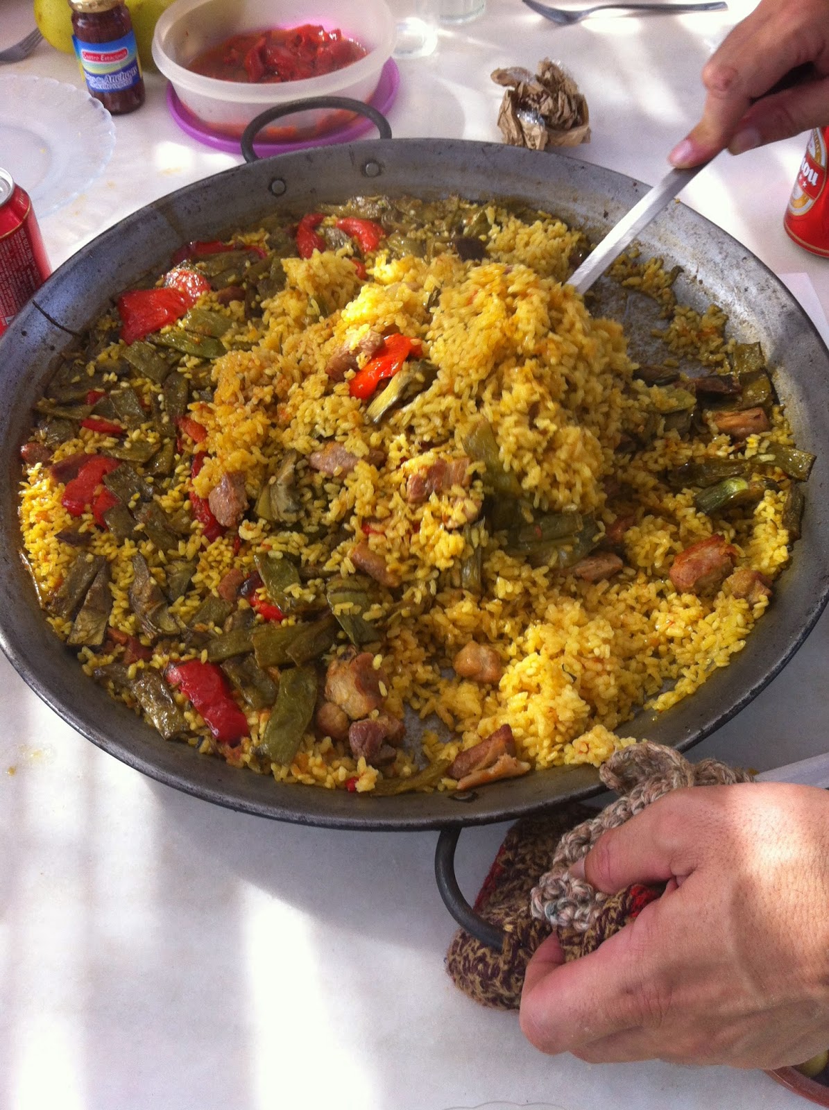 El Lentejista Paella de costillas de cerdo y verduras a la leña