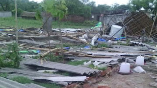 तेज आंधी, तूफान के समय मकान की हल्की छत उड़ जाती है, ऐसा क्यों ? तेज आंधी, तूफान के समय मकान की हल्की छत उड़ जाती है, ऐसा क्यों ?