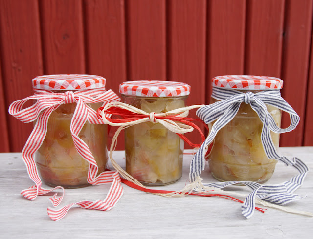 Rezept: Dänisches Apfelkompott zubereiten. Kompott zu kochen ist eine tolle Verwertungsmöglichkeit für Fallobst und frische Äpfel. Rezept: Dänisches Apfelkompott zubereiten. Kompott zu kochen ist eine tolle Verwertungsmöglichkeit für Fallobst und frische Äpfel.
