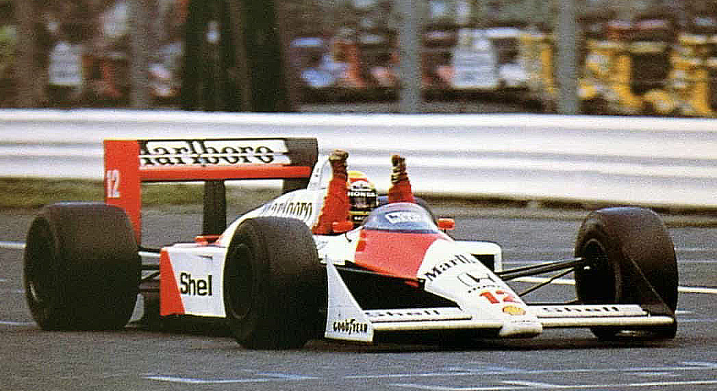 30 de octubre, 1988 /  AYRTON SENNA GANABA EN JAPON SU PRIMER CAMPEONATO MUNDIAL