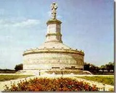  Monumentul reconstituit în 1977 