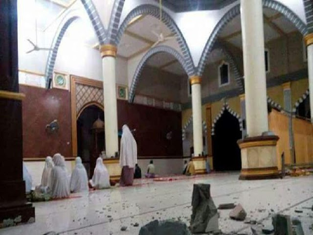 Warga Aceh Tetap Tunaikan Shalat Subuh di Masjid Meski Dilanda Gempa