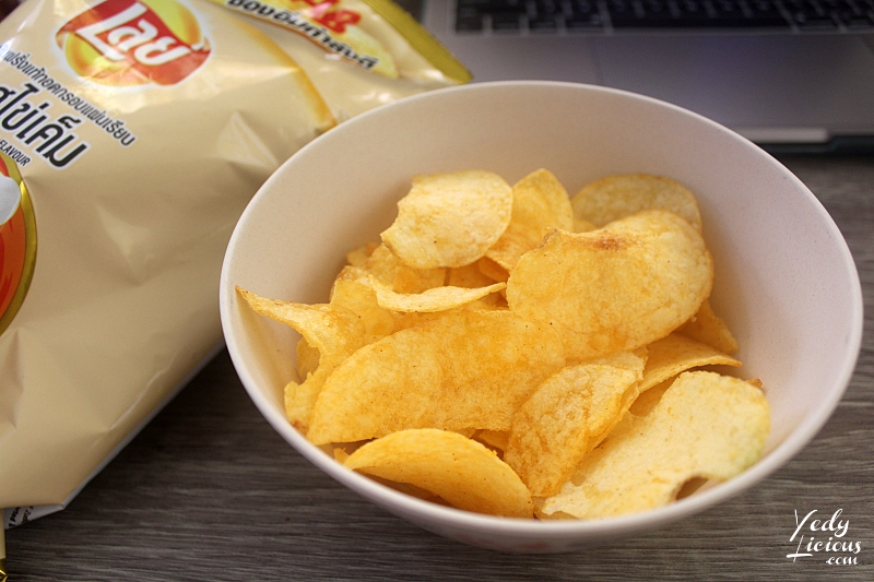 Lay's Salted Egg Potato Chips [Blog Review + YouTube Video