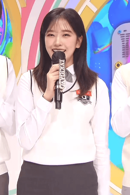 아이즈원> 교복 입은 MC 안유진