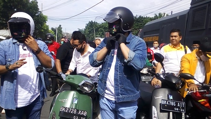 Naik Vespa, Bobby Nasution Daftar Cawalkot ke KPU Medan Naik Vespa, Bobby Nasution Daftar Cawalkot ke KPU Medan