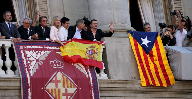 balcones, bandera ,senyera, Artur Mas, Catalunya, CAT, Cataluña, Puigdemont, catalanistas, catanazis